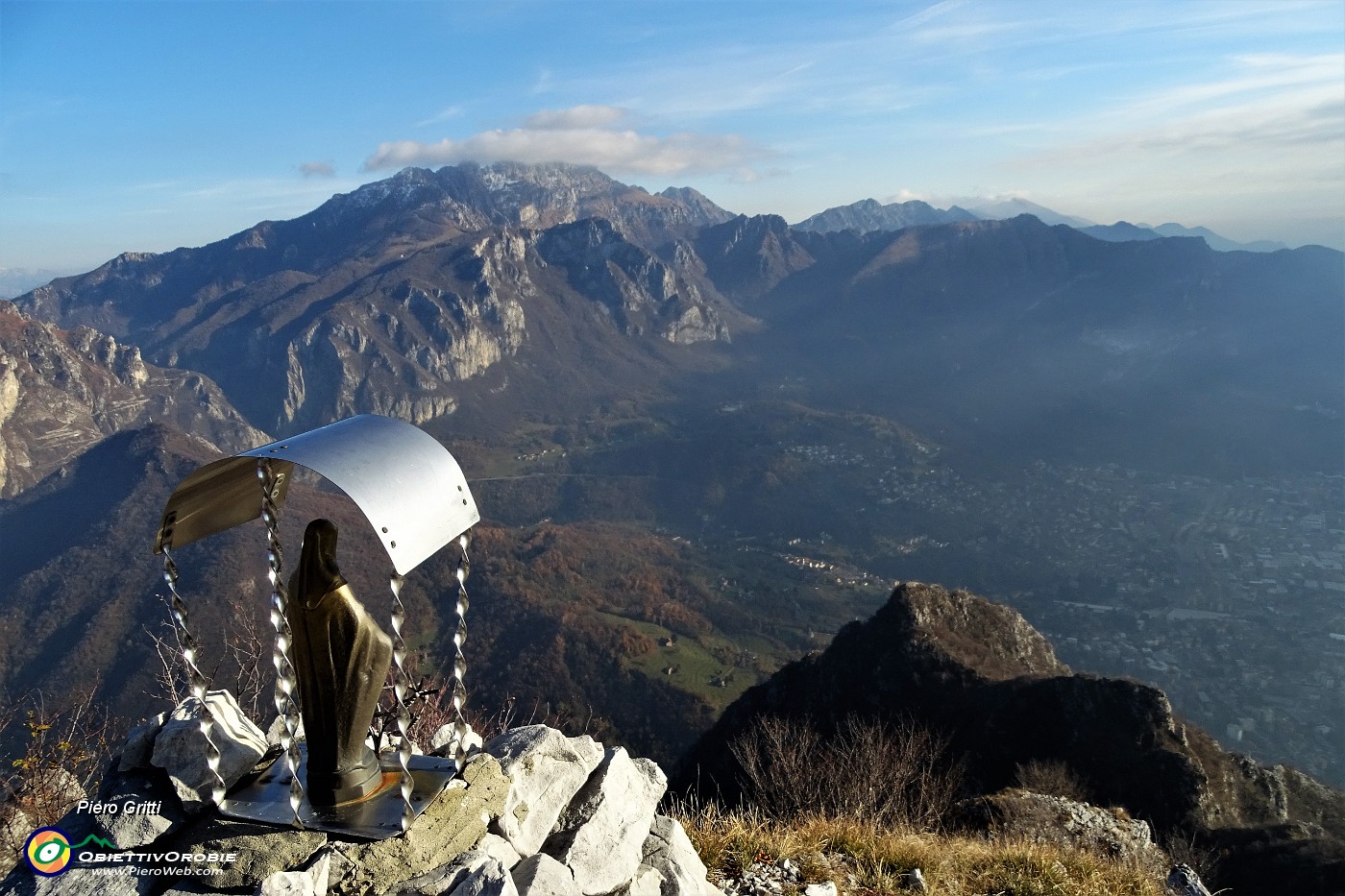 06 Alla Madonnina del Corno Regismondo con vista in Resegone e Corna di Medale.JPG